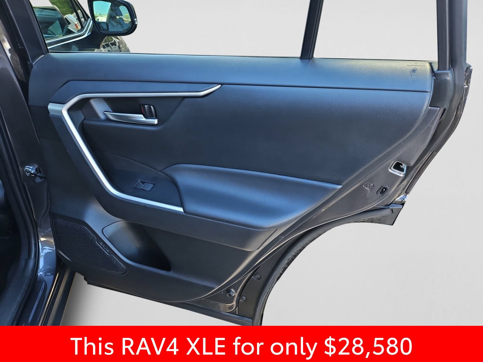 Used 2024 Toyota RAV4 XLE FWD image 37
