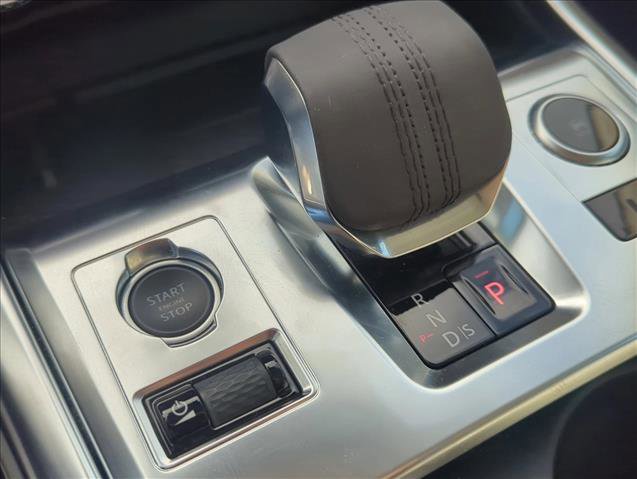 Used 2021 Jaguar XF R-Dynamic SE image 22