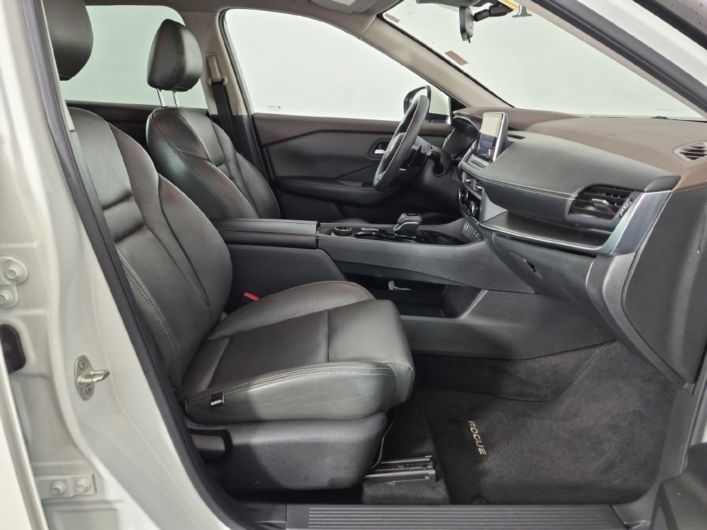 Used 2023 Nissan Rogue SV AWD/4WD image 35