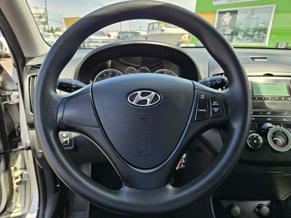 Used 2012 Hyundai Elantra GLS FWD image 18