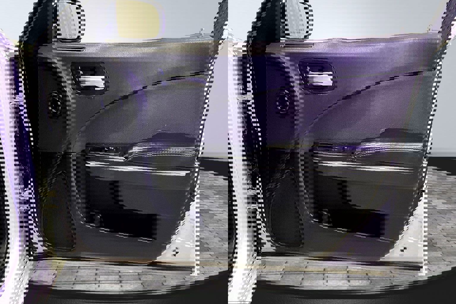 Used 2018 Dodge Charger SXT RWD image 27