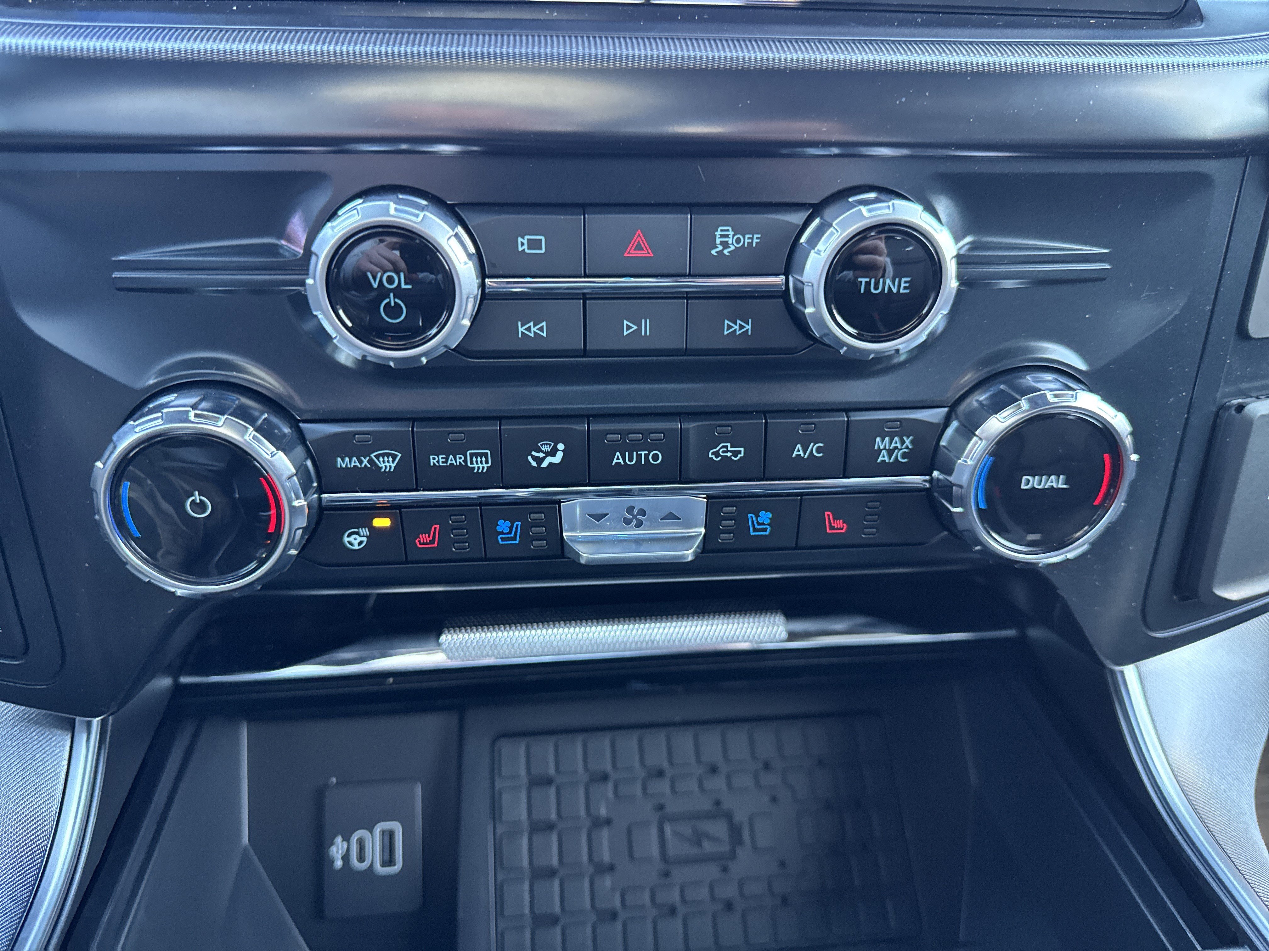 New 2025 Ford F150 Platinum w/ FX4 Off-Road Package image 24