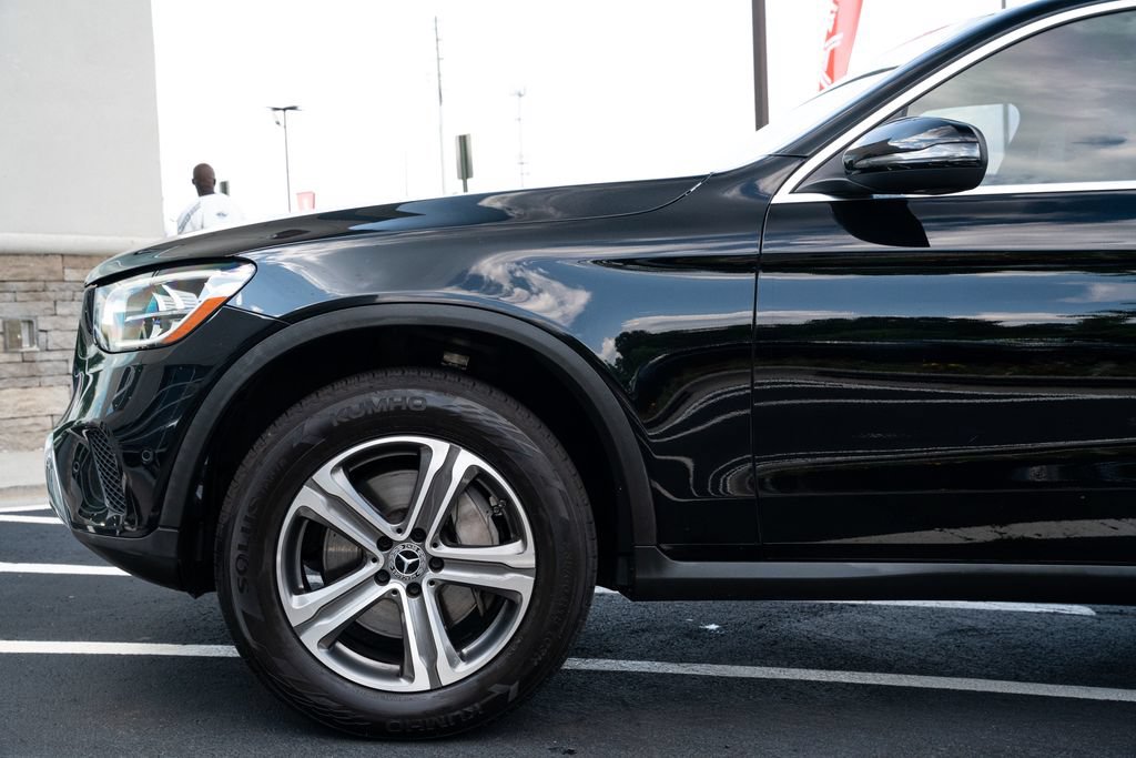 Used 2021 Mercedes-Benz GLC 300 4MATIC w/ Premium Package image 23