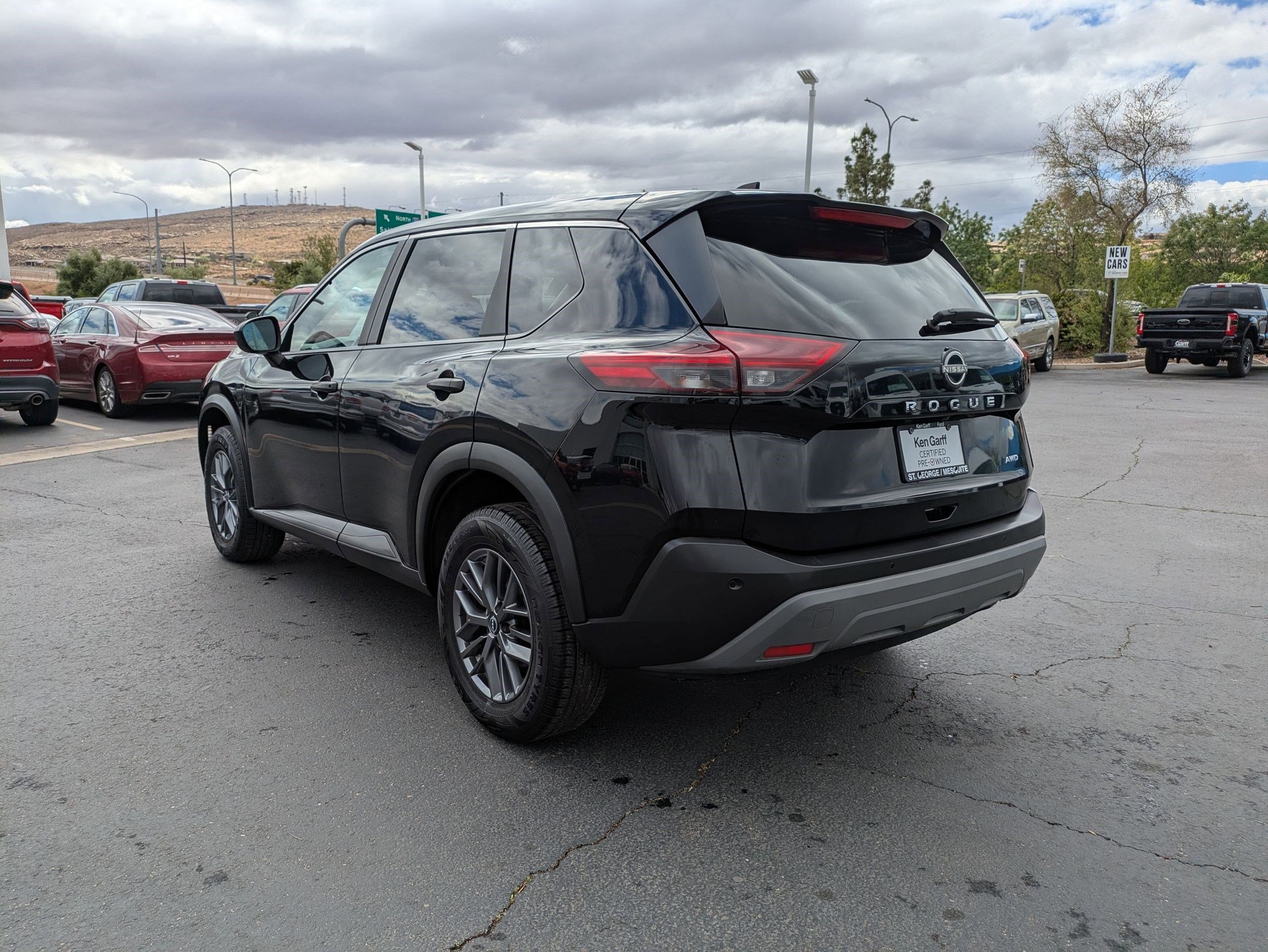 Used 2023 Nissan Rogue S image 5