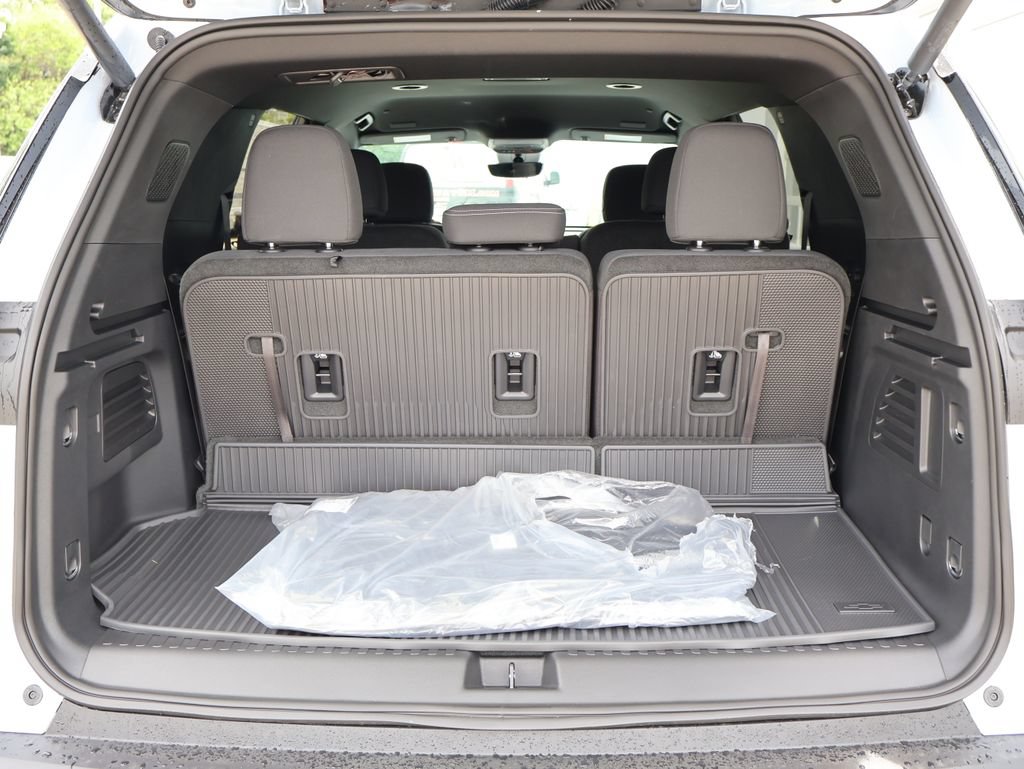 New 2026 Chevrolet Traverse LT w/ Enhanced Driving Package FWD image 30