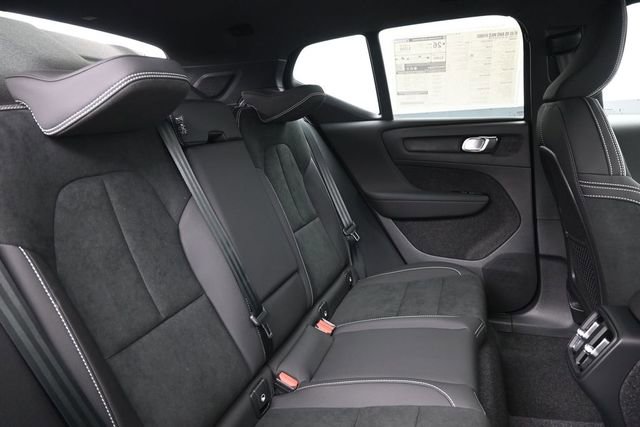New 2026 Volvo XC40 B5 Ultra w/ Protection Package Premier AWD/4WD image 33