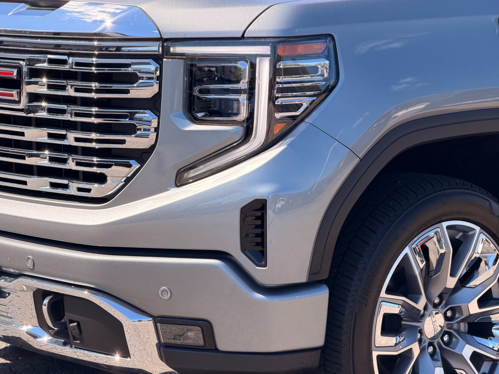 Used 2024 GMC Sierra 1500 Denali w/ Denali Reserve Package AWD/4WD image 8