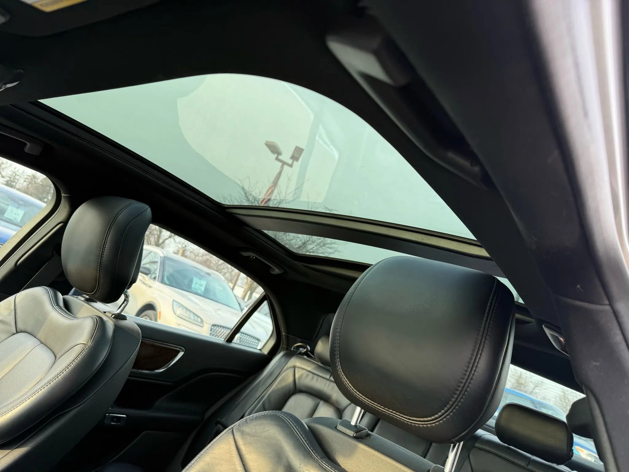 Used 2017 Lincoln Continental Select w/ Climate Package image 18