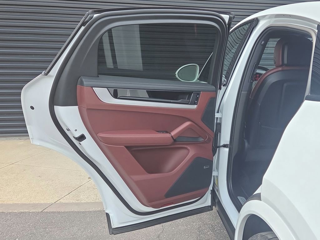 Certified 2025 Porsche Cayenne Coupe image 17