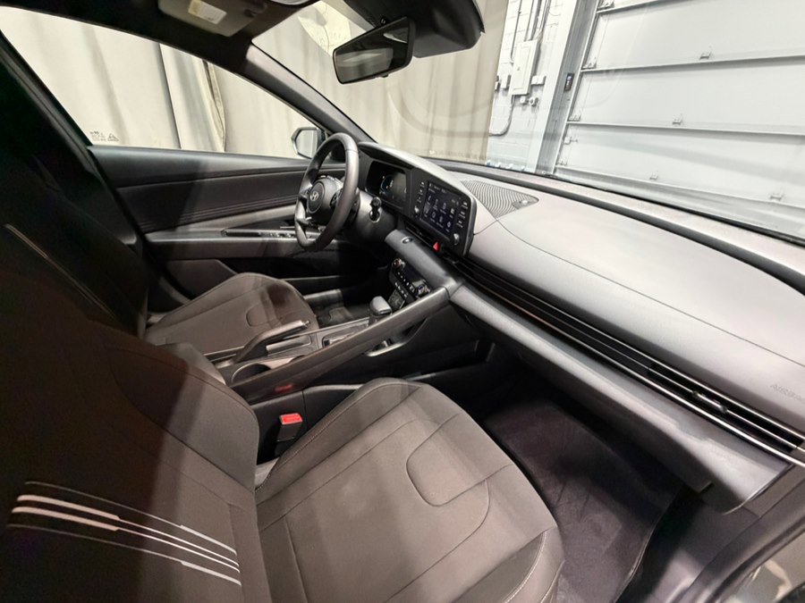 Used 2025 Hyundai Elantra Sport FWD image 27