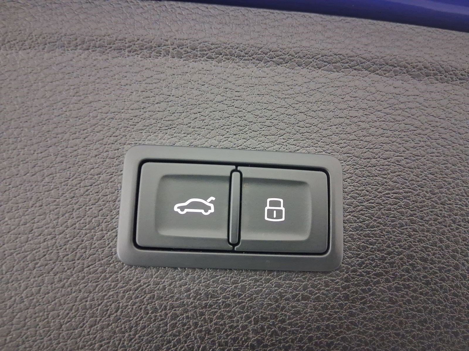 Used 2024 Audi Q5 e Premium Plus w/ Premium Plus Package image 28