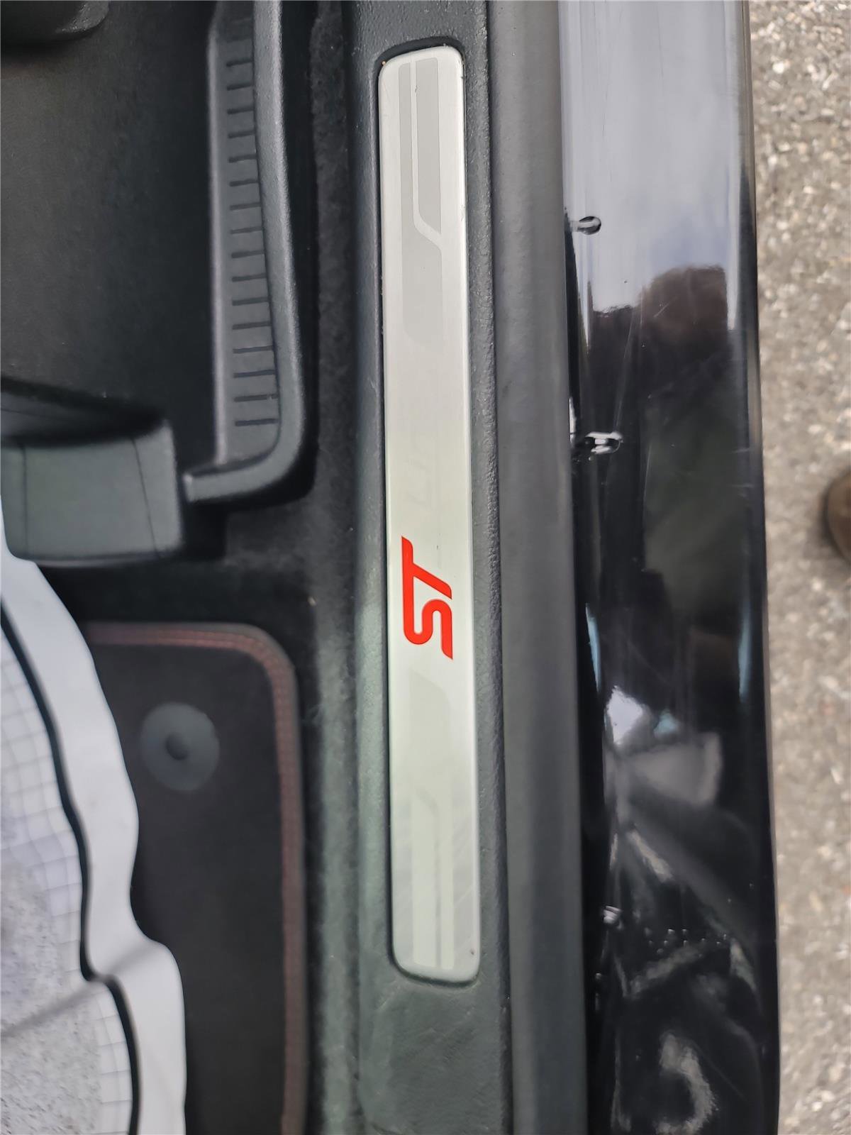 Used 2021 Ford Edge ST-Line image 25