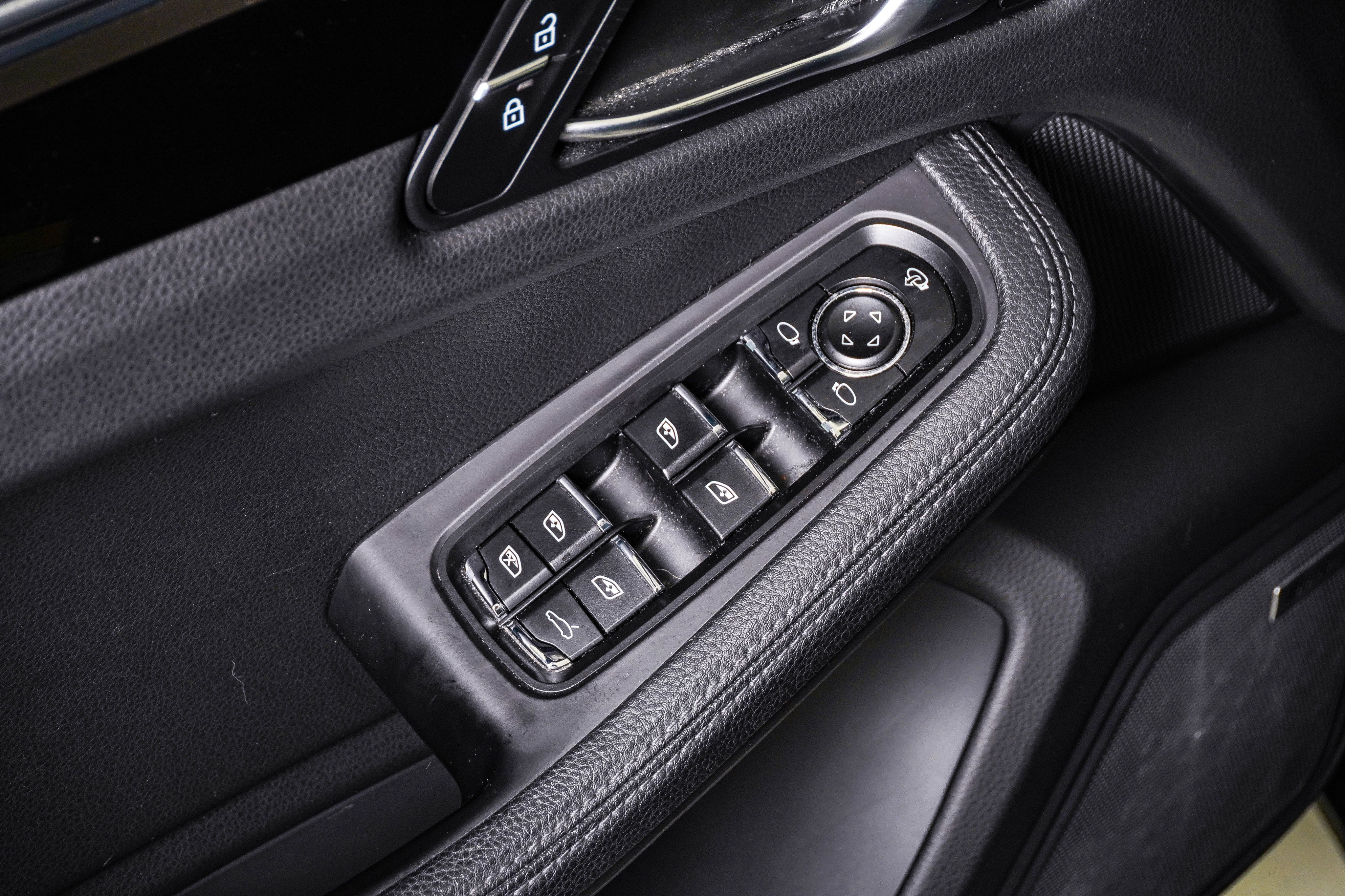 Certified 2023 Porsche Macan Turbo AWD/4WD image 26