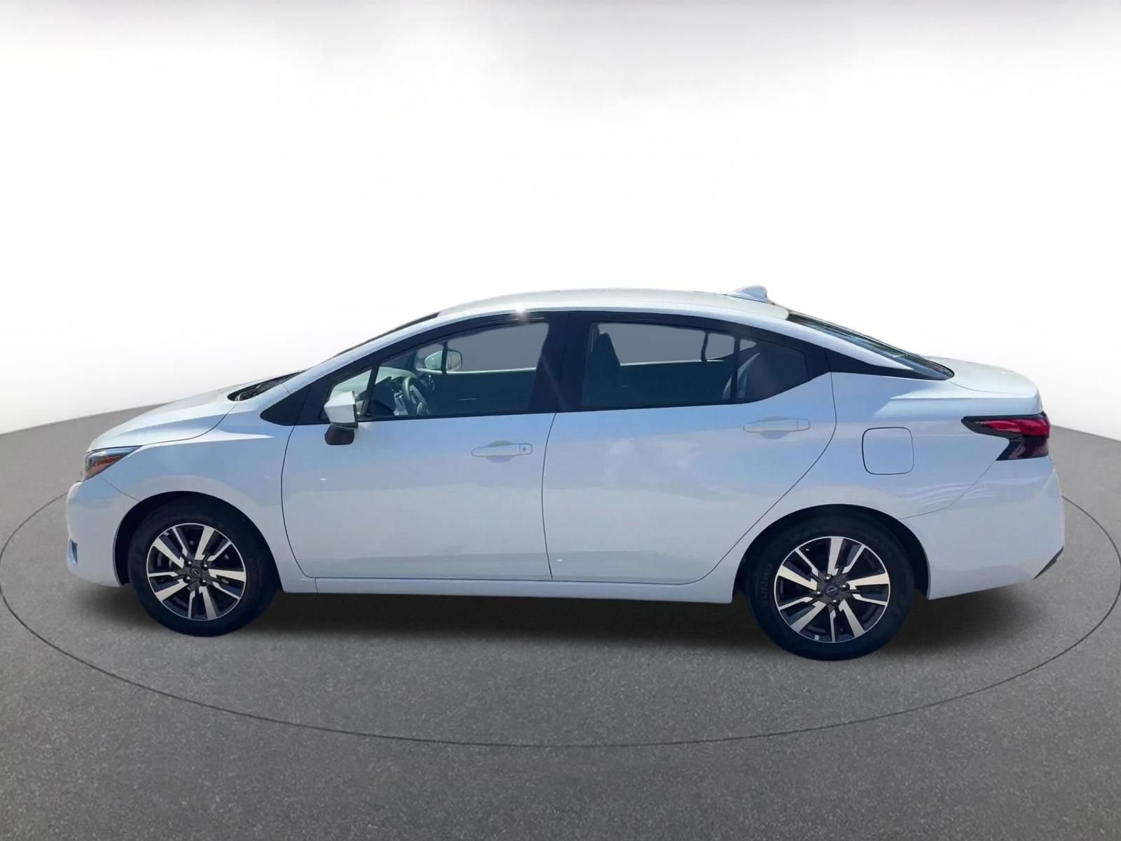 Used 2025 Nissan Versa SV FWD image 7