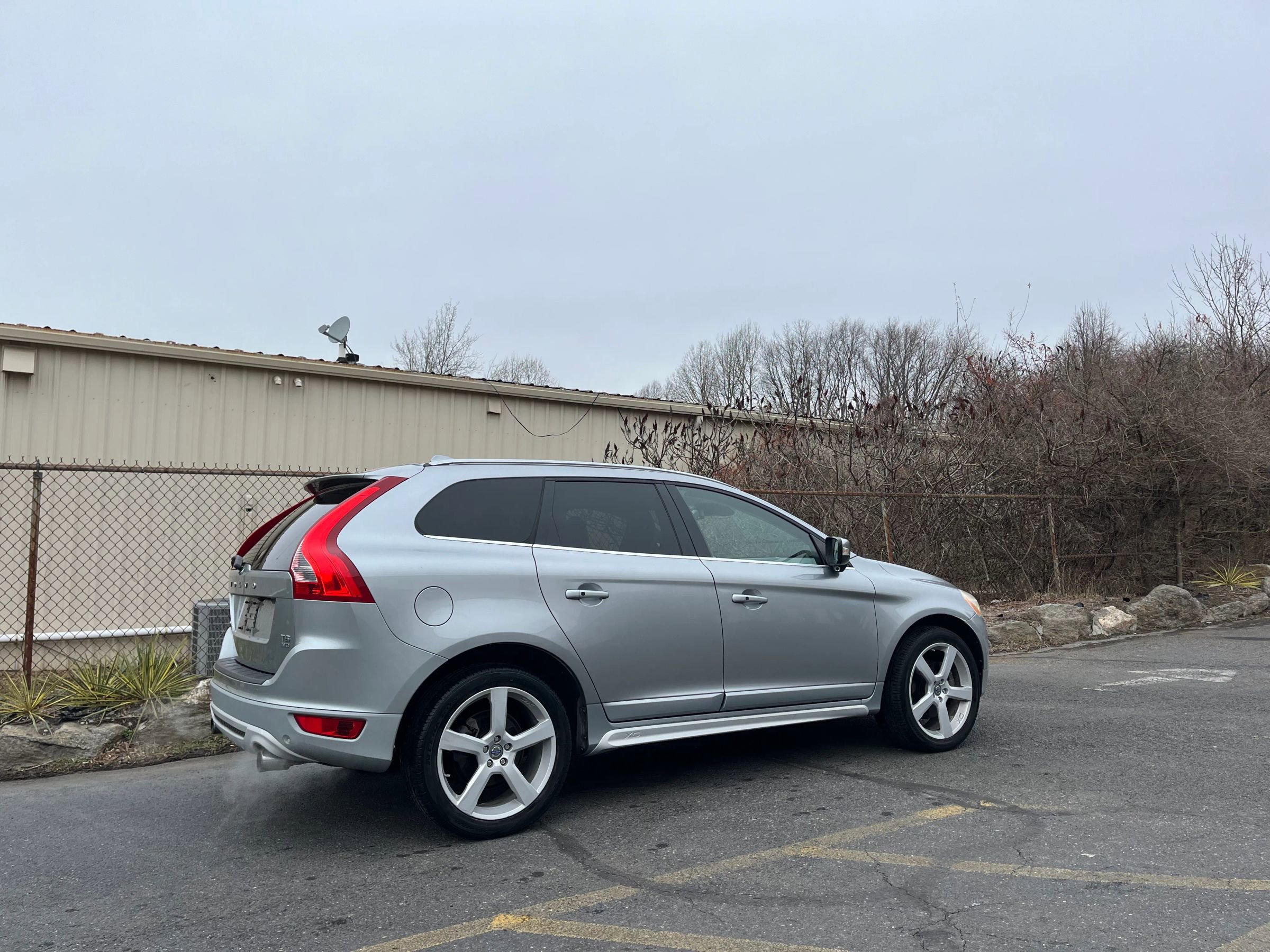 Used 2012 Volvo XC60 T6 R-Design image 3