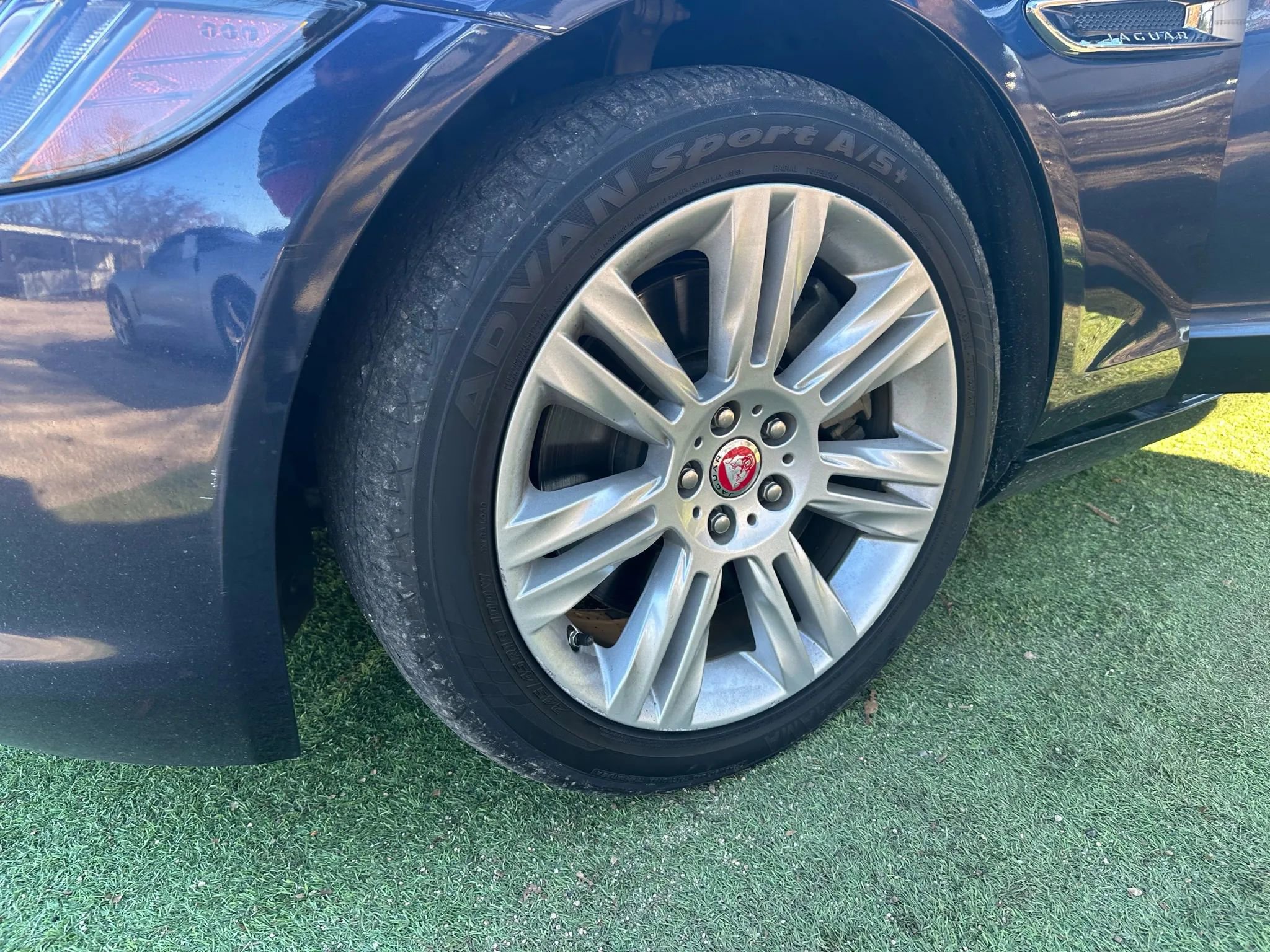 Used 2017 Jaguar XF Premium image 41