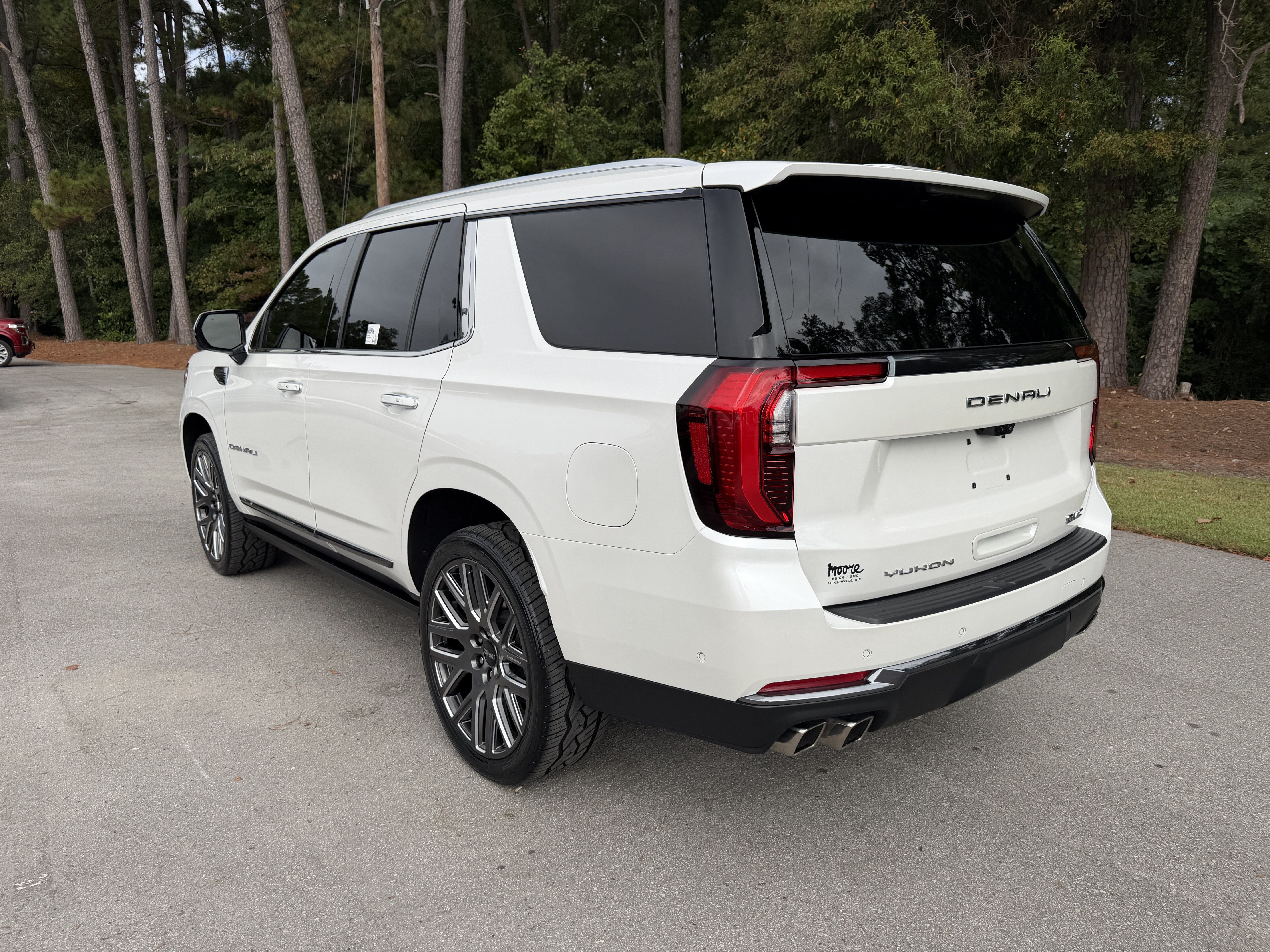 Used 2025 GMC Yukon Denali Ultimate AWD/4WD image 5
