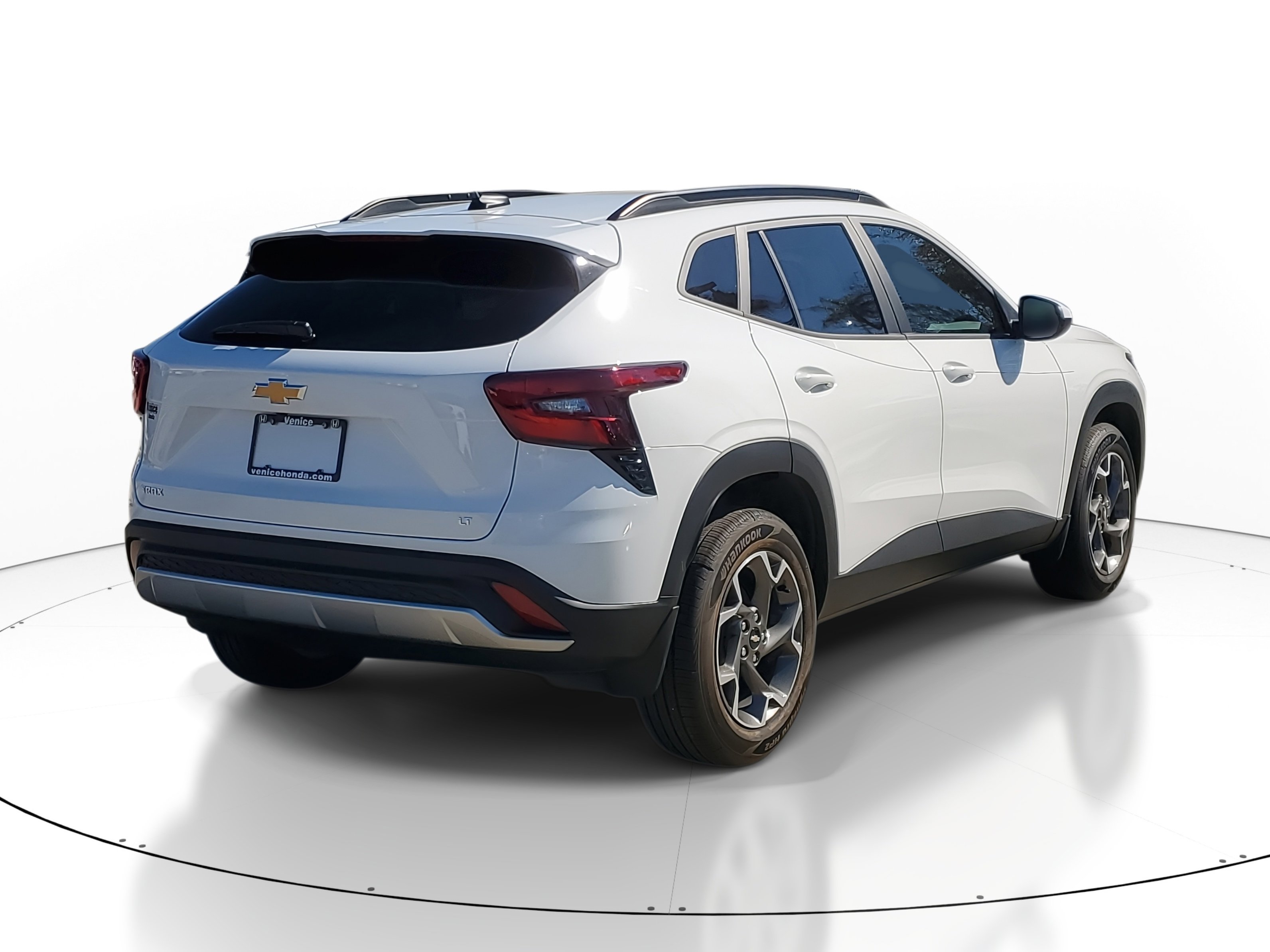 Used 2025 Chevrolet Trax LT image 4