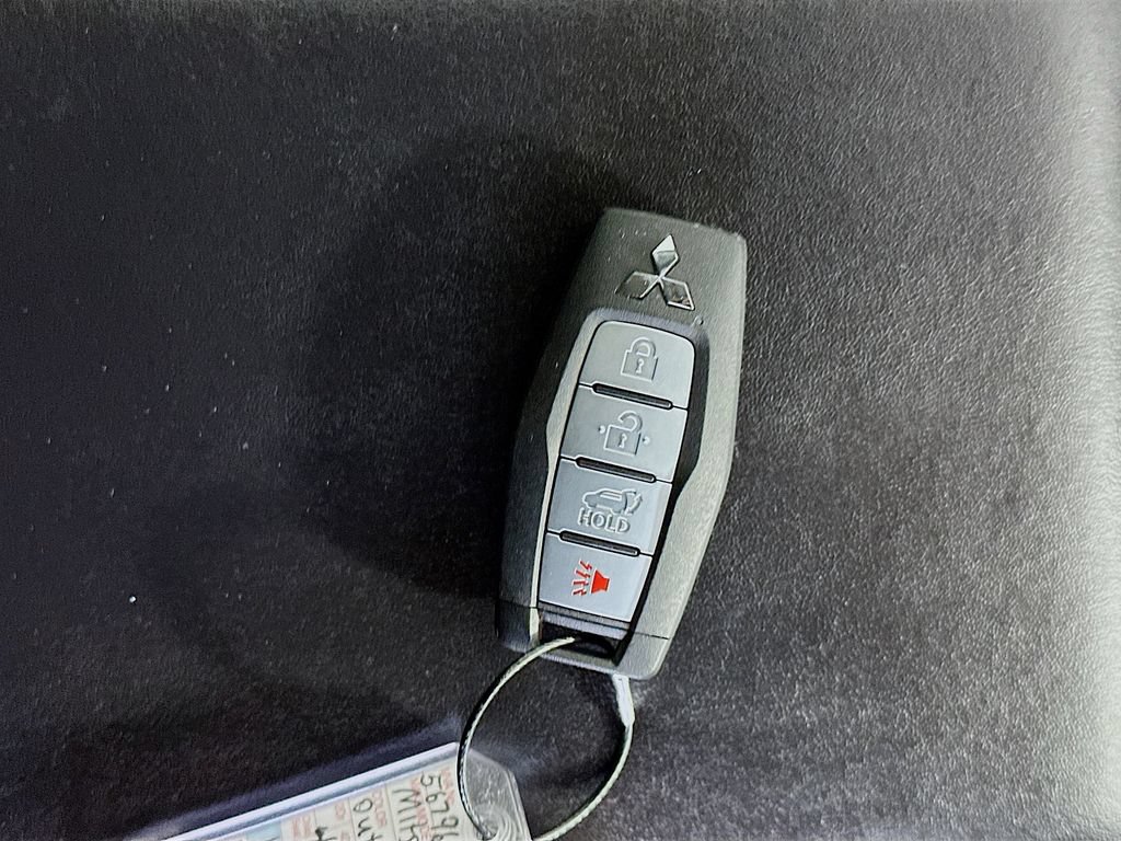 Used 2025 Mitsubishi Outlander SE AWD/4WD image 34