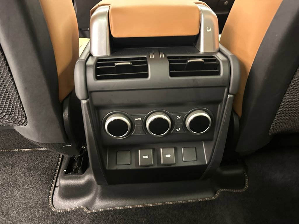 Used 2023 Land Rover Defender 130 SE image 20