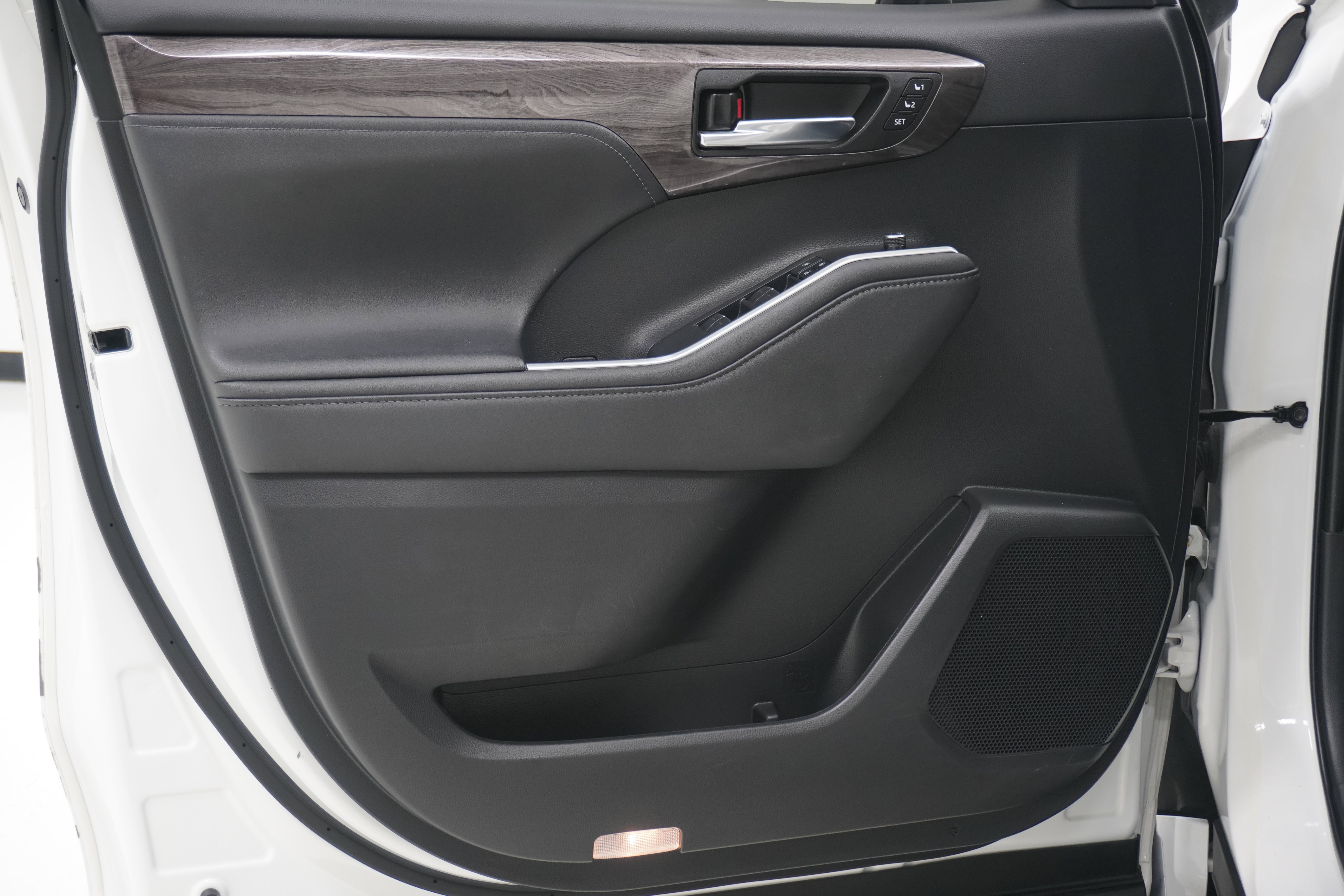 Used 2021 Toyota Highlander Limited image 16