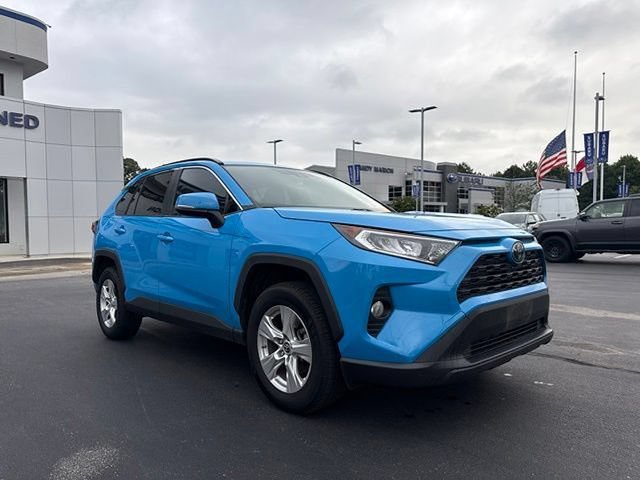 Used 2019 Toyota RAV4 XLE w/ Convenience Package FWD image 3