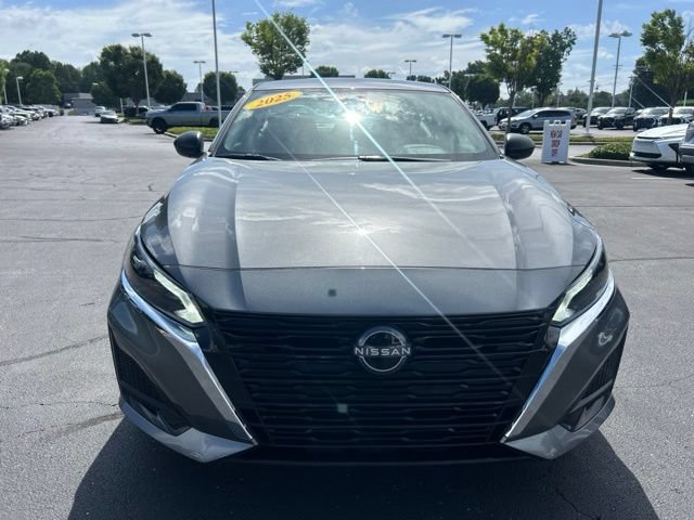 Used 2025 Nissan Altima 2.5 SV FWD image 2
