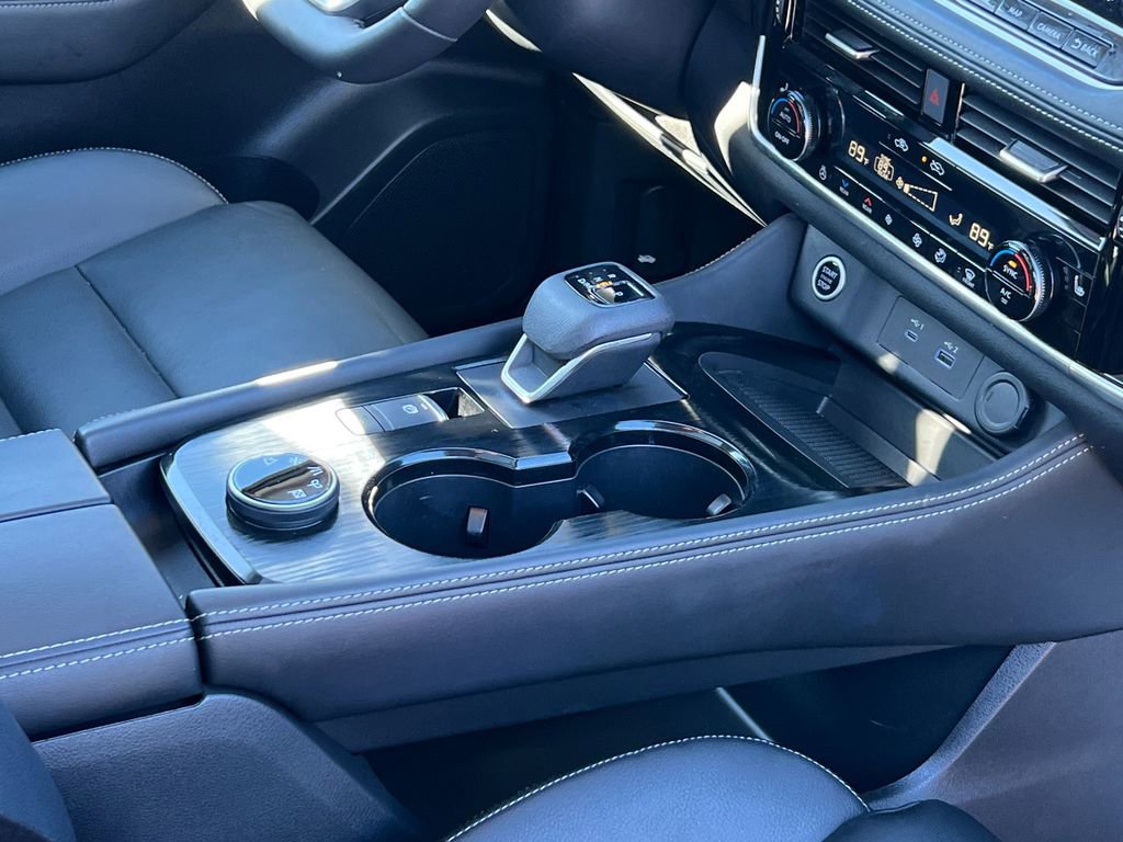 Used 2022 Nissan Rogue SL w/ SL Premium Package image 13