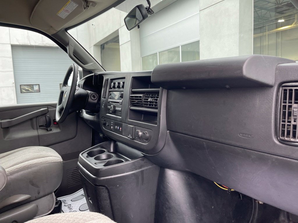 Used 2018 Chevrolet Express 2500 RWD image 23