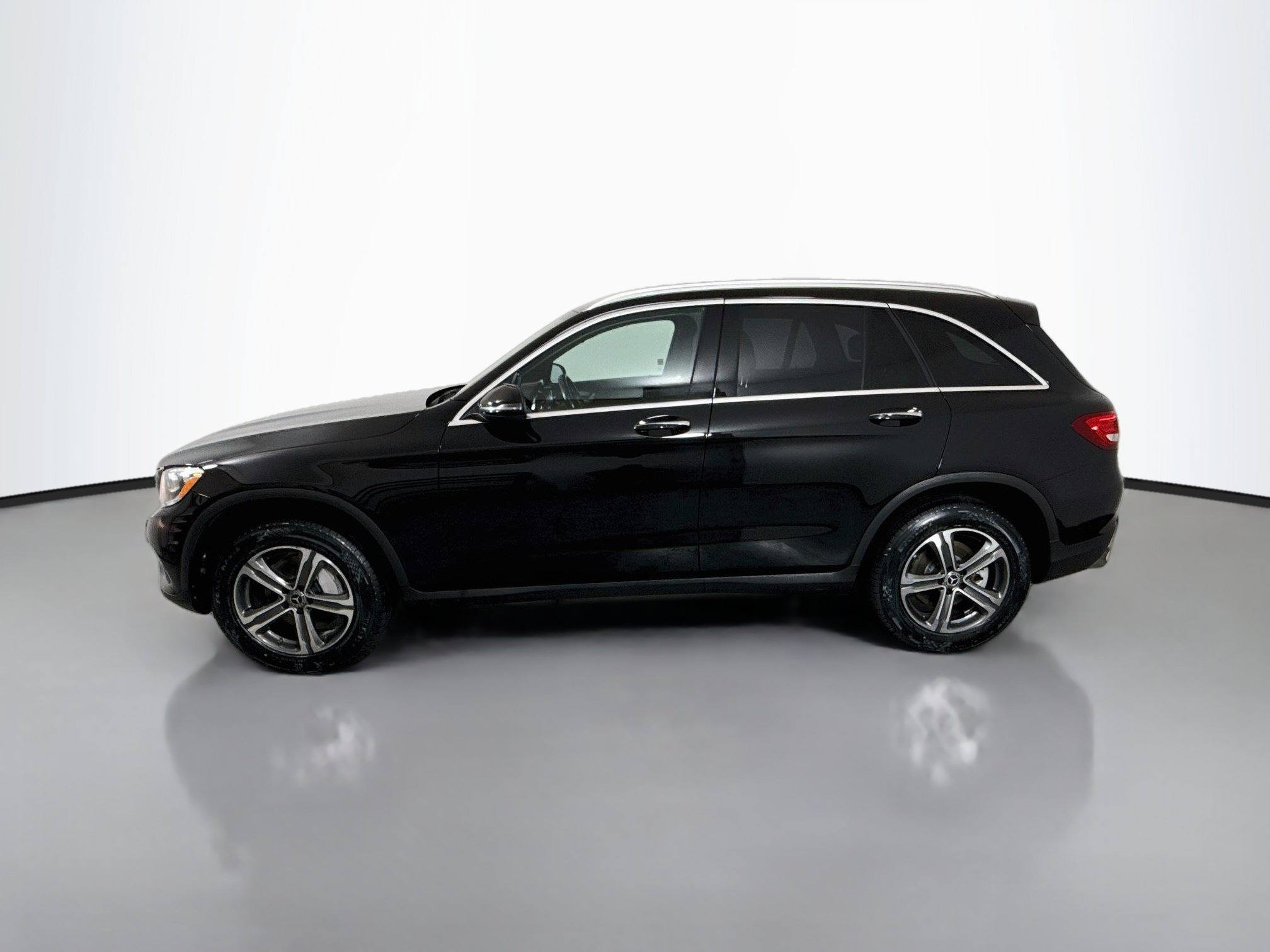 Used 2018 Mercedes-Benz GLC 300 4MATIC image 4