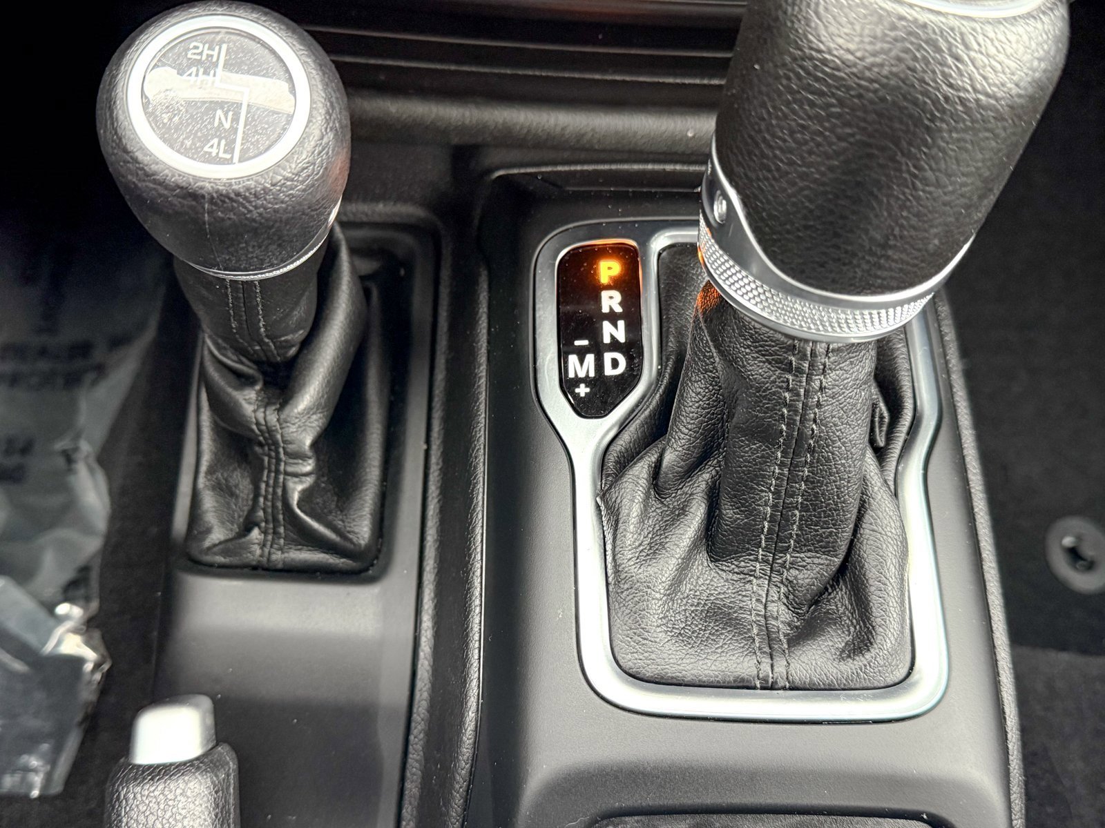 Used 2022 Jeep Gladiator Sport image 32