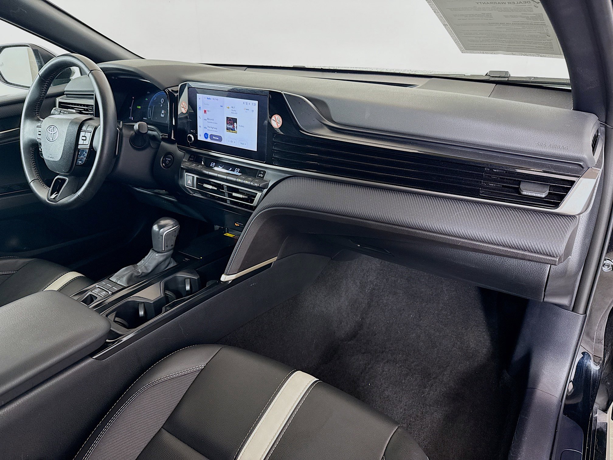 Used 2025 Toyota Camry SE image 25