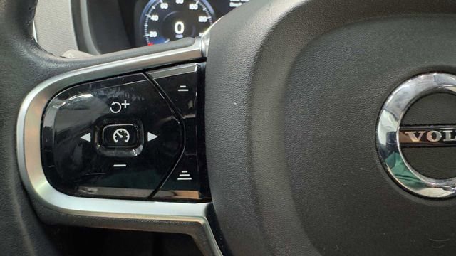 Used 2016 Volvo XC90 T6 Momentum w/ Momentum Plus Package image 25