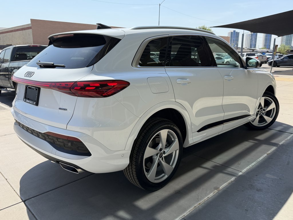 Used 2025 Audi Q5 Premium Plus w/ Premium Plus AWD/4WD image 4