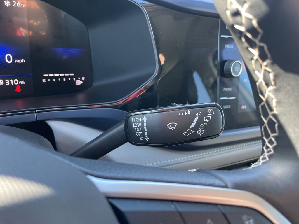 Used 2024 Volkswagen Taos SE image 23