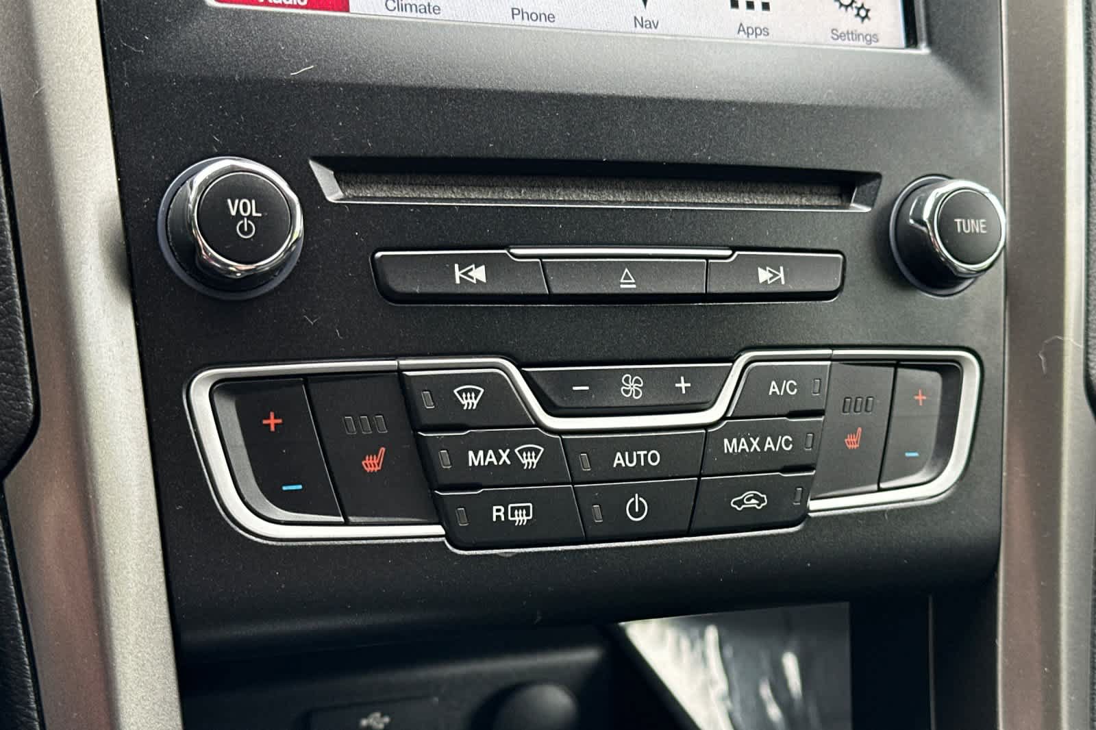 Used 2017 Ford Fusion Energi SE FWD image 19