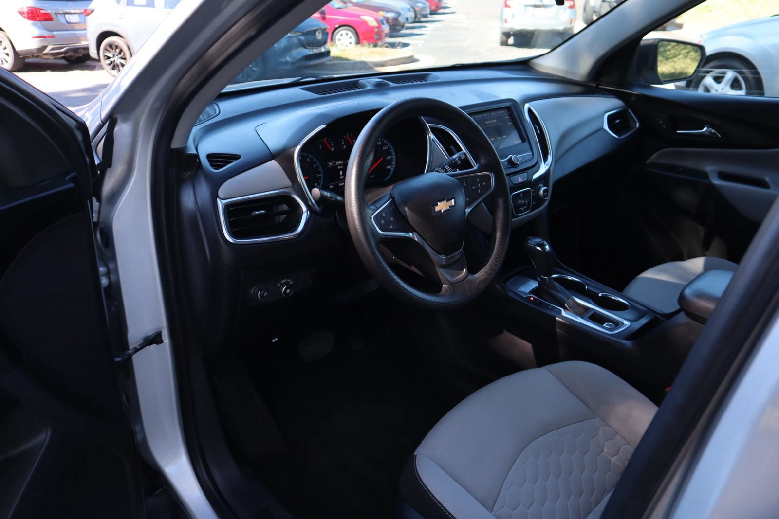 Used 2019 Chevrolet Equinox LS FWD image 8