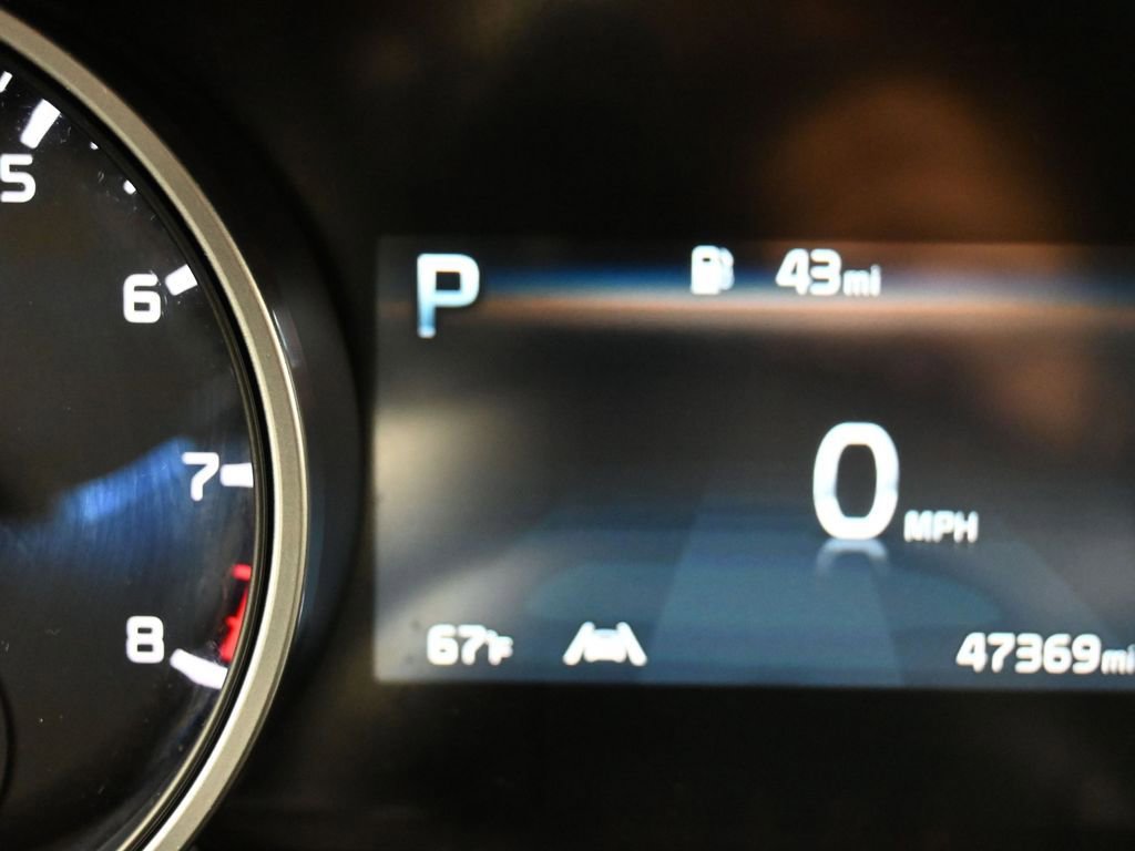 Used 2023 Kia Carnival EX image 16