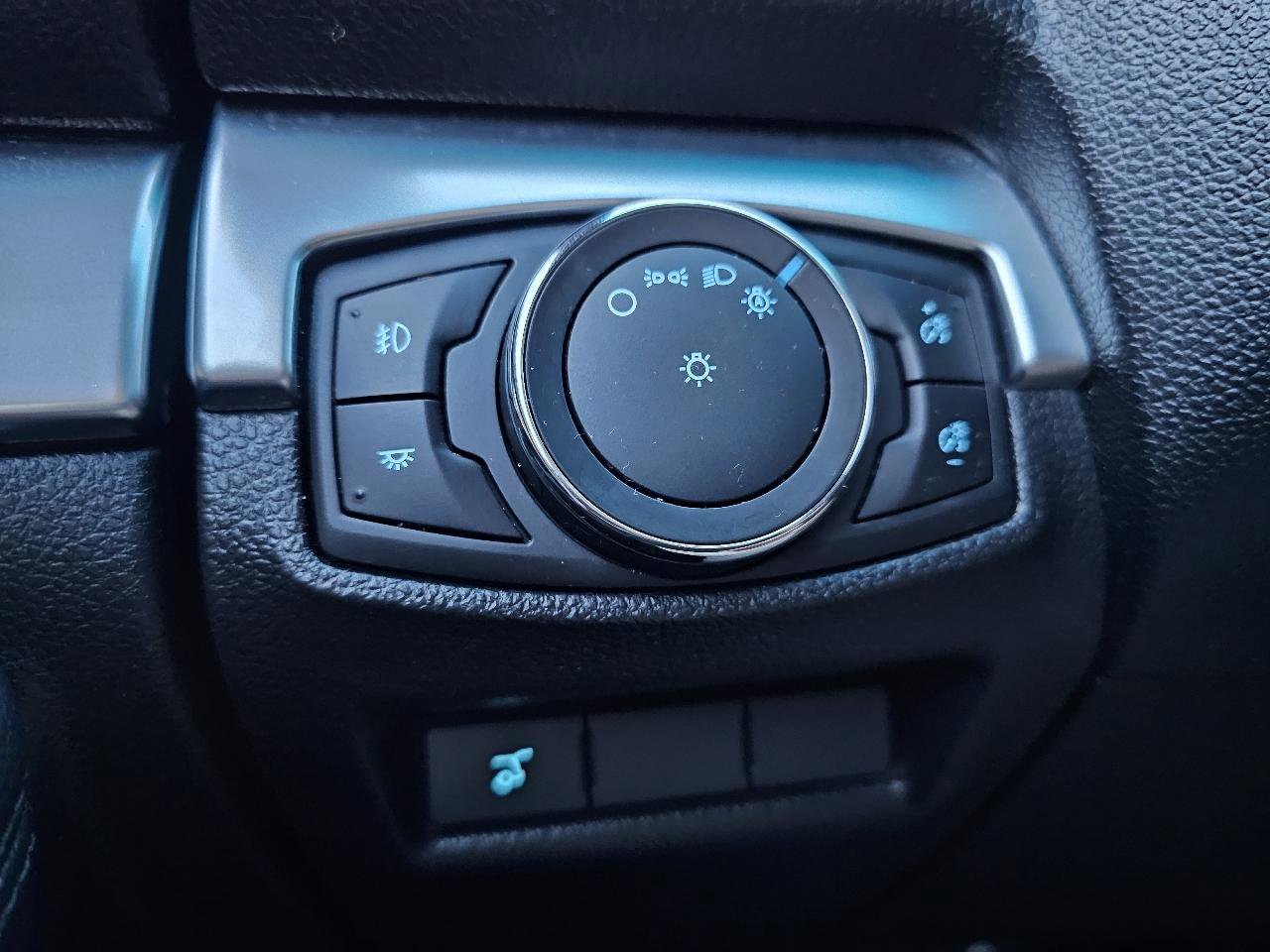 Used 2016 Ford Explorer Limited image 43