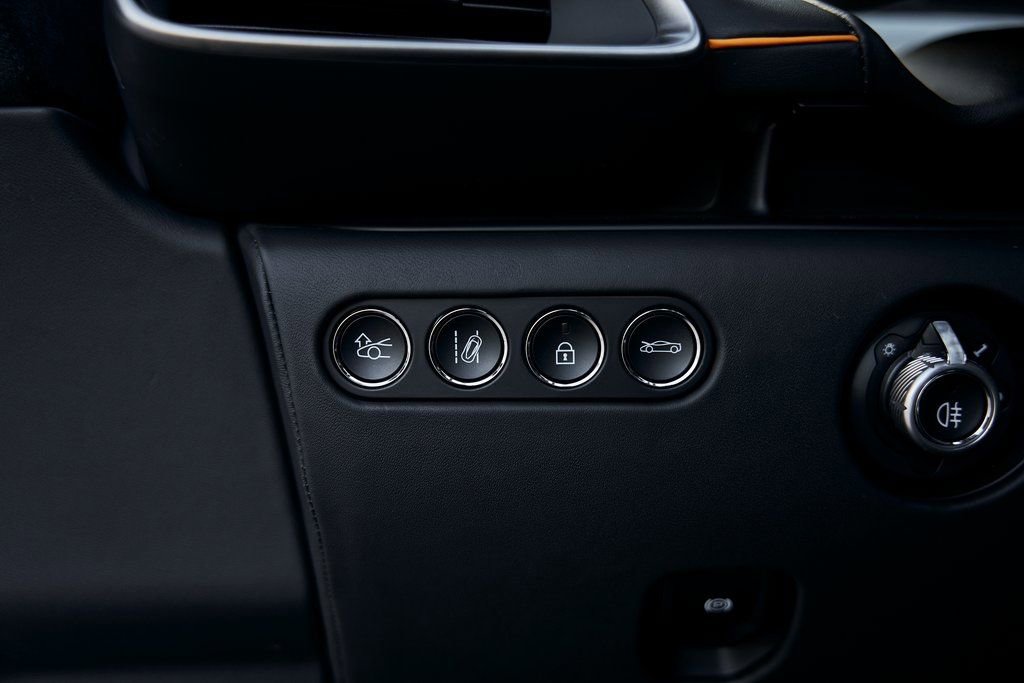 Used 2025 McLaren Artura Spider image 43