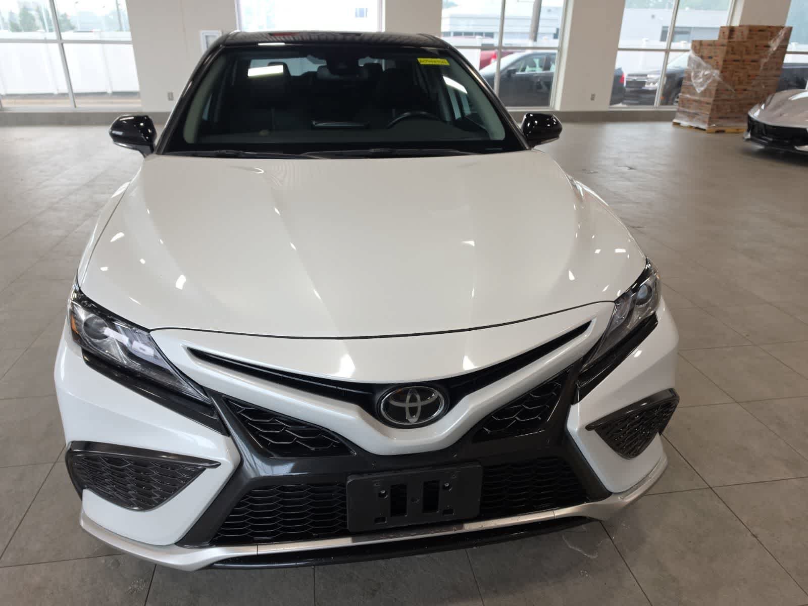 Used 2021 Toyota Camry XSE FWD image 3