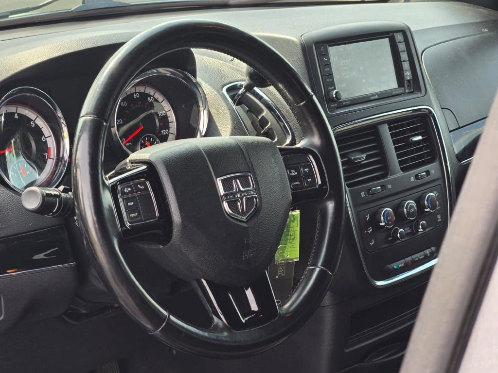 Used 2020 Dodge Grand Caravan SE FWD image 22
