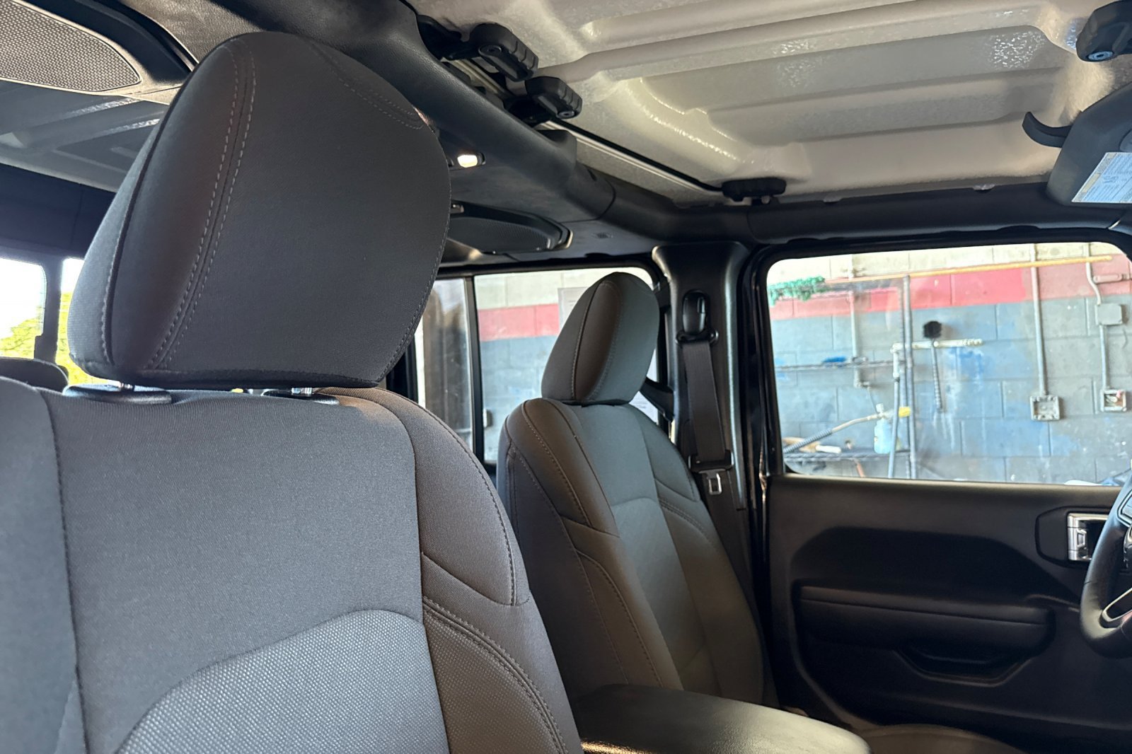 Used 2022 Jeep Gladiator Sport AWD/4WD image 16