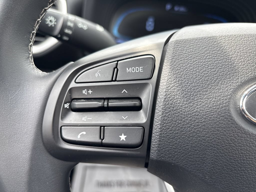Certified 2023 Hyundai Venue SEL FWD image 17