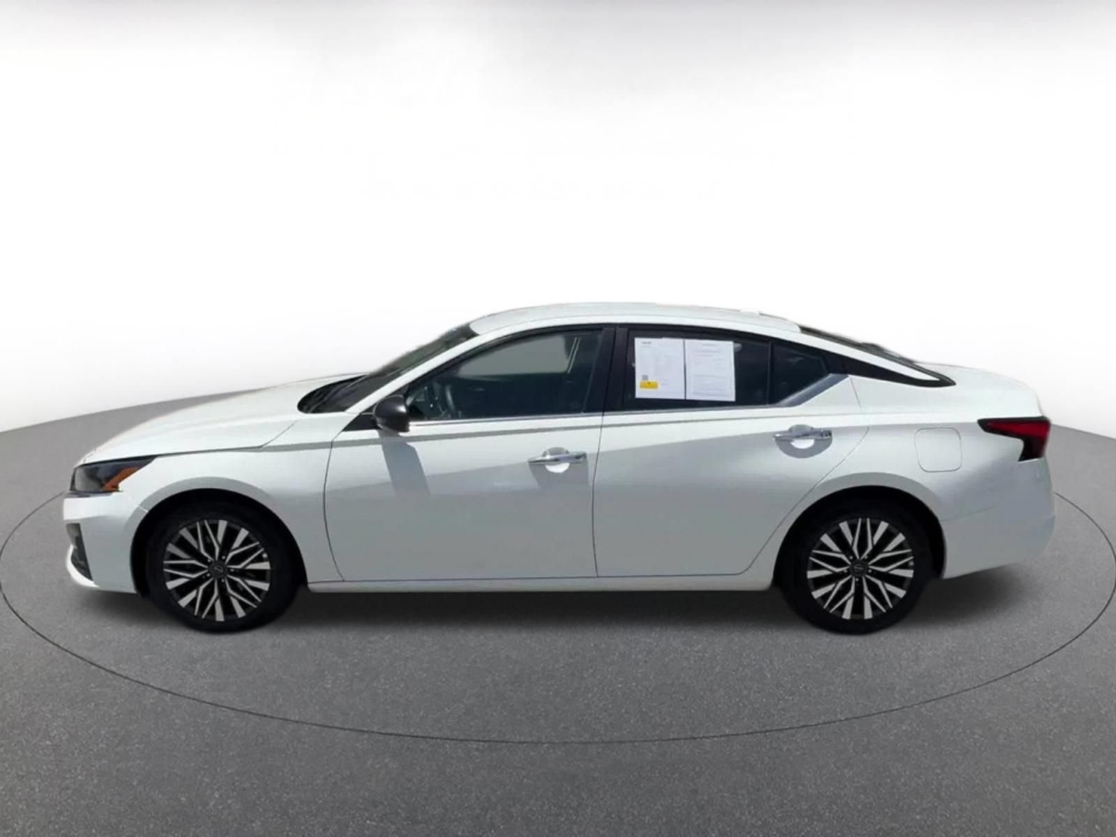 Used 2025 Nissan Altima 2.5 SV FWD image 8