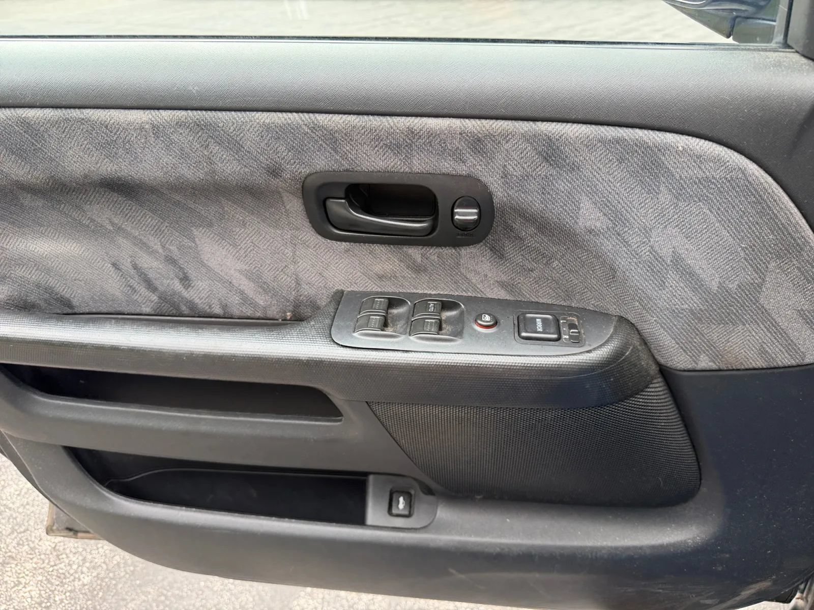 Used 2004 Honda CR-V EX image 17