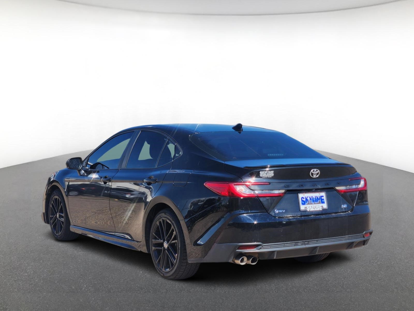 Used 2025 Toyota Camry SE FWD image 4