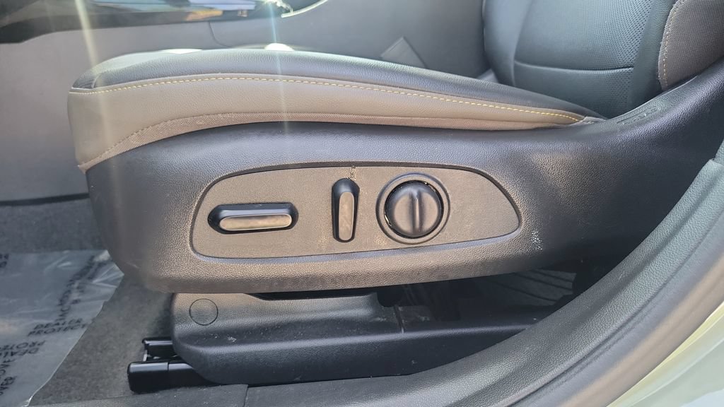 Used 2025 Chevrolet Trax ACTIV w/ Driver Confidence Package FWD image 16