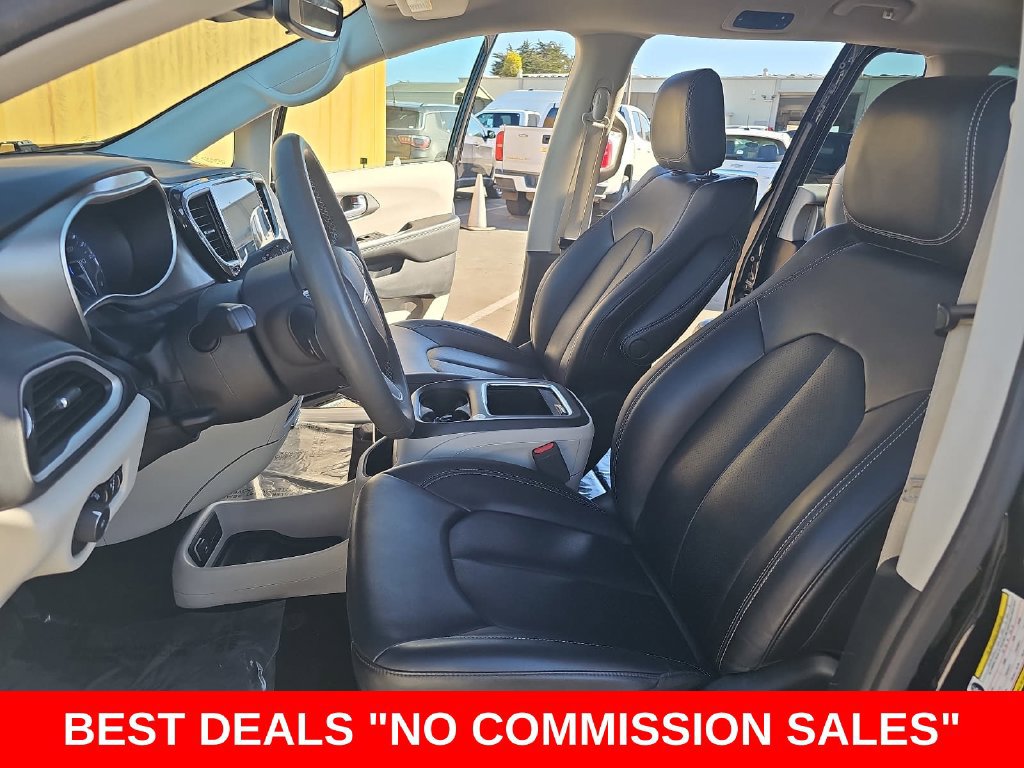 Used 2024 Chrysler Pacifica Touring-L FWD image 16