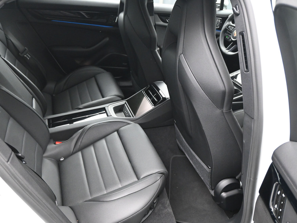 New 2026 Porsche Panamera RWD image 10